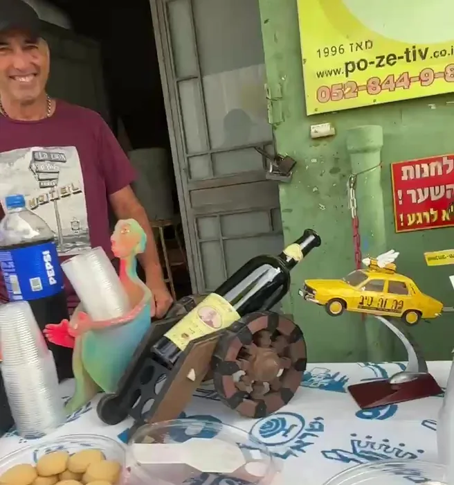 חנן אמנו בפתח הסדנה ביום החגיגה, אשקלון