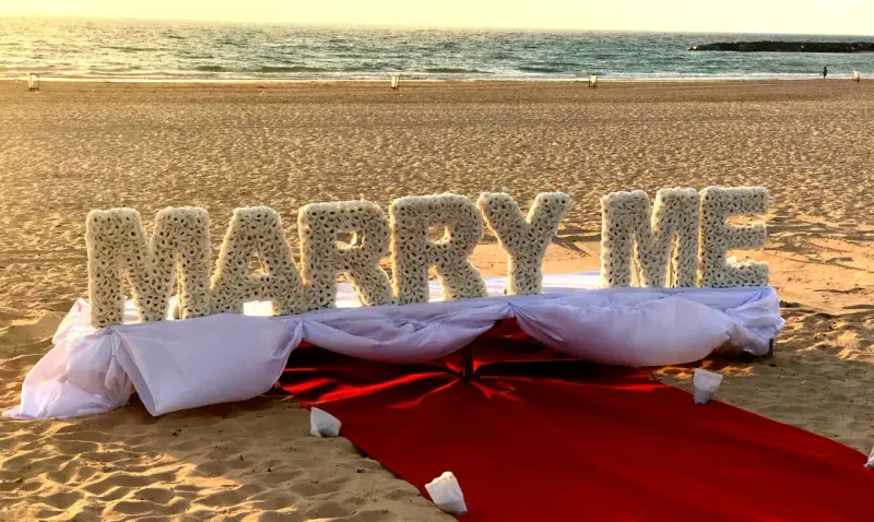 MARRY ME, אותיות לאירוע, בייצור פה זה טיב