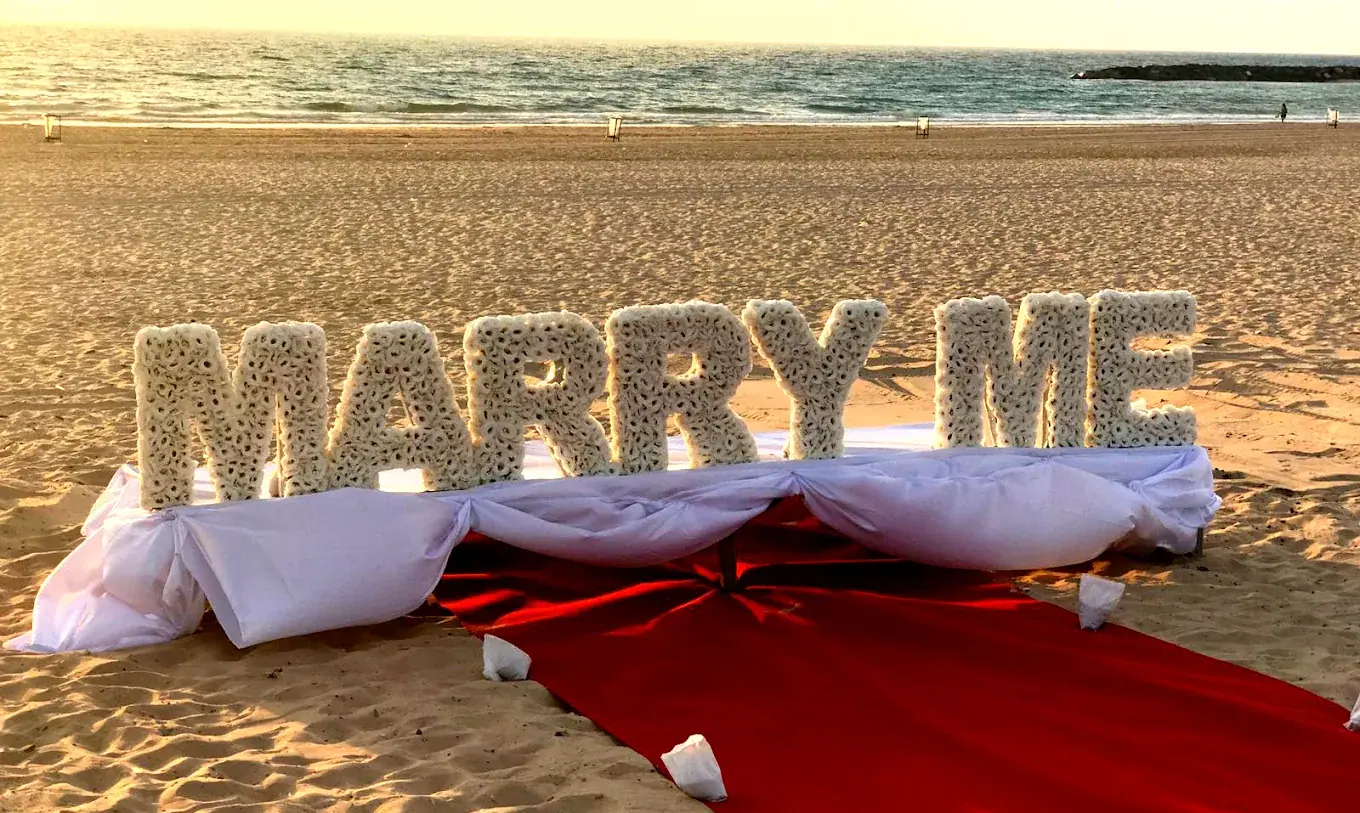 MARRY ME, אותיות לאירוע, בייצור פה זה טיב